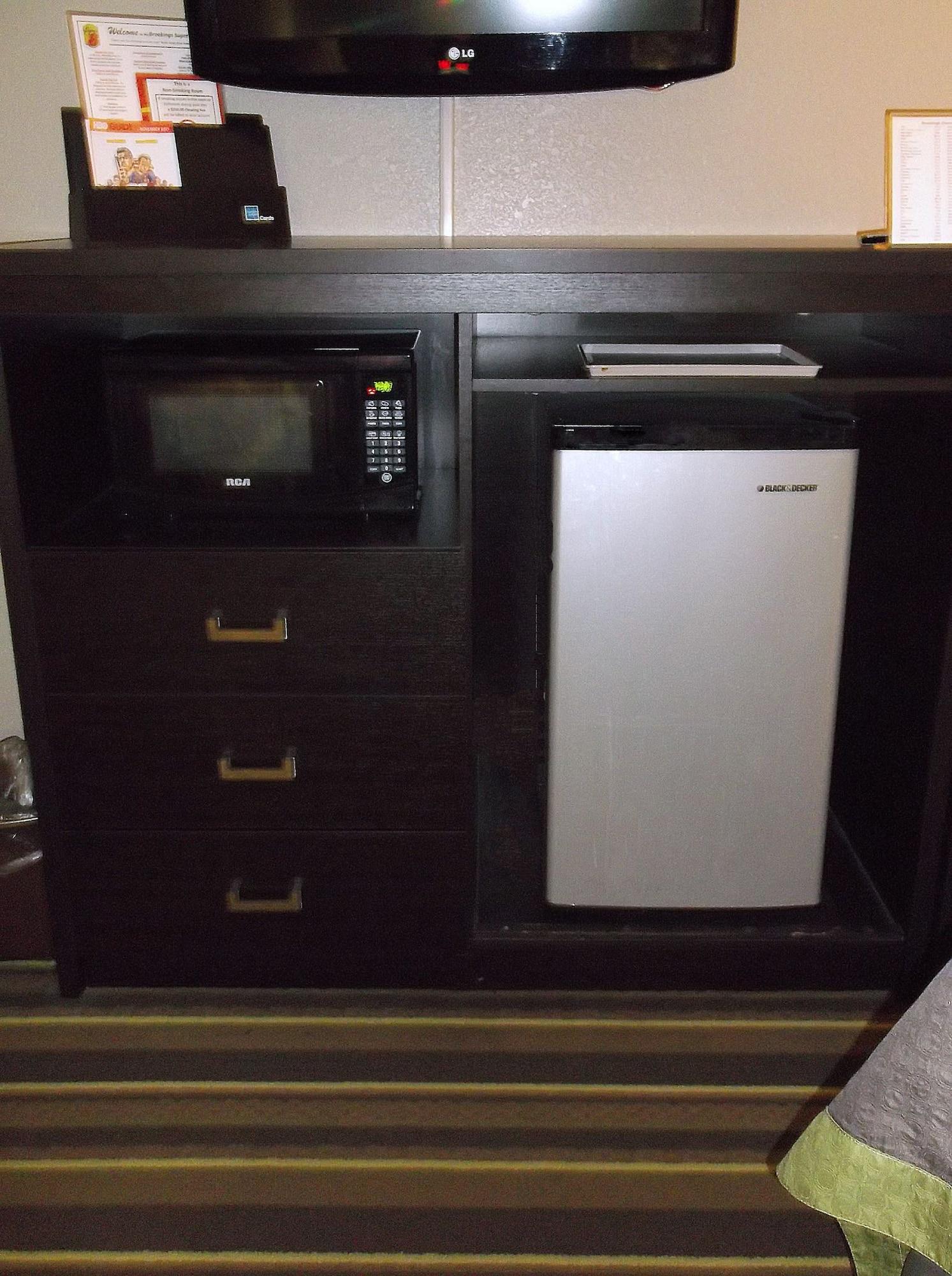 Super 8 By Wyndham Brookings Hotel Ngoại thất bức ảnh