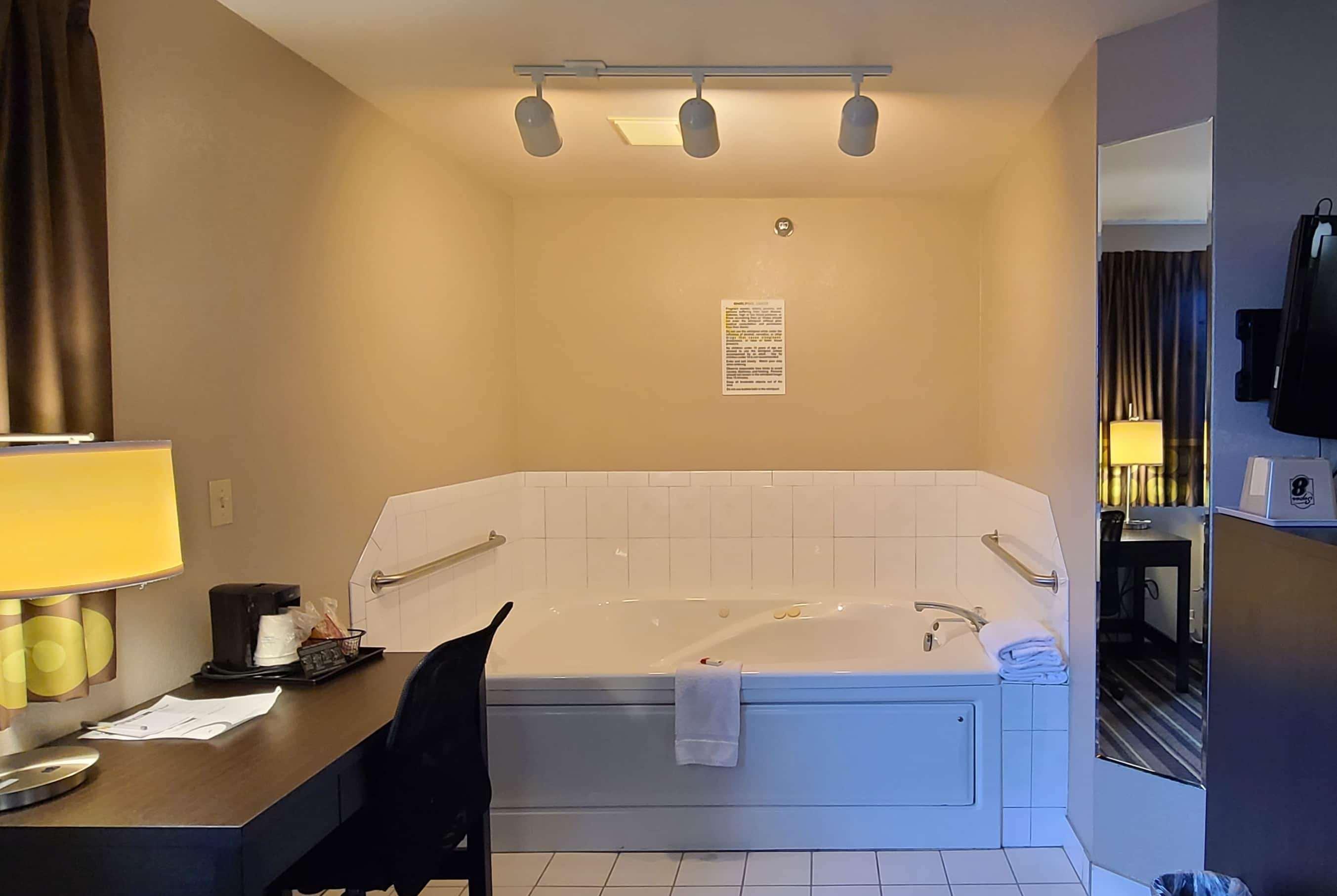 Super 8 By Wyndham Brookings Hotel Ngoại thất bức ảnh