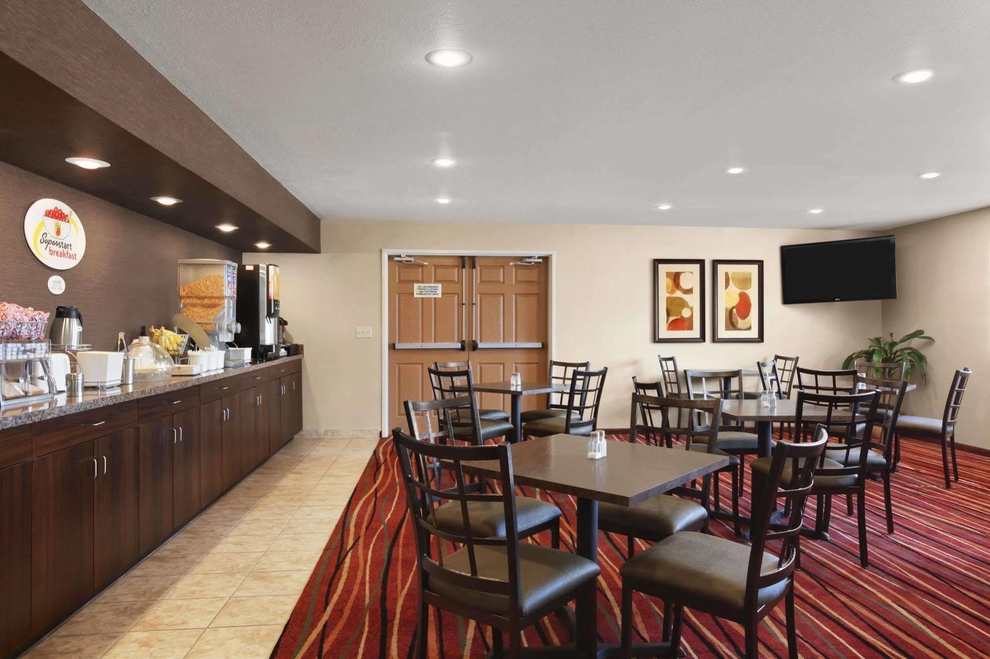 Super 8 By Wyndham Brookings Hotel Ngoại thất bức ảnh
